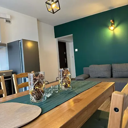 Apartament Ul Szkolna 4 *