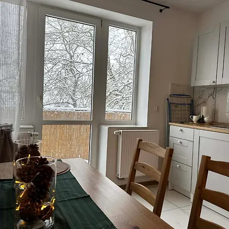 Ul Szkolna 4 *
